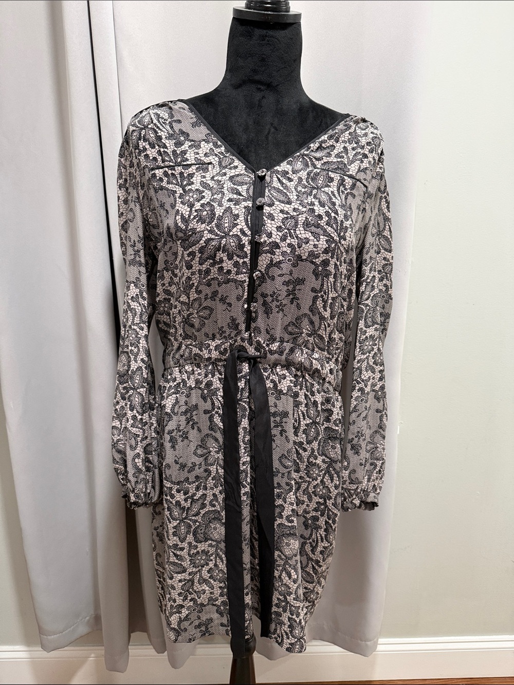 Rebeca Taylor Long Sleeve V-Neck Lace Print Tie-Waist Dress
